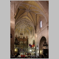 Caceres, Iglesia de Santiago, photo Jakub Skutecki, flickr.jpg
